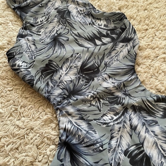 🌸🍒🍋Mikoh one piece swimsuit🌸🍋 - Picture 6 of 7